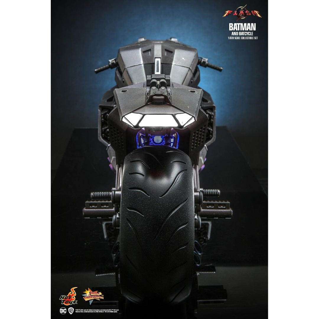 Hot Toys Flash Batcycle and Batman Sideshow DC