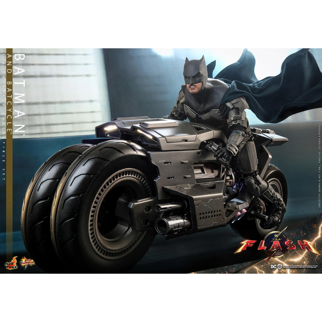 Sideshow DC Hot Toys Batcycle Flash