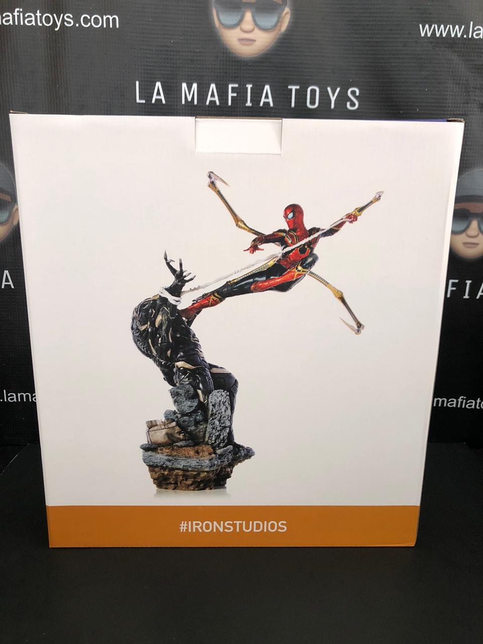 Iron Studios Avengers Endgame - Iron Spider vs Outrider