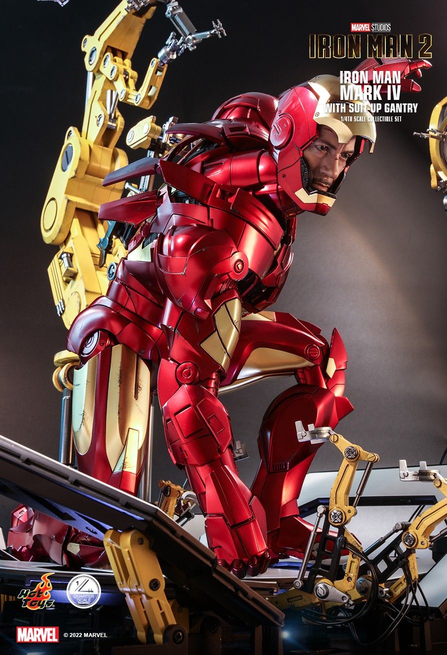 Hot Toys Iron Man 2 Iron Man Mark IV With Suit-Up Gantry