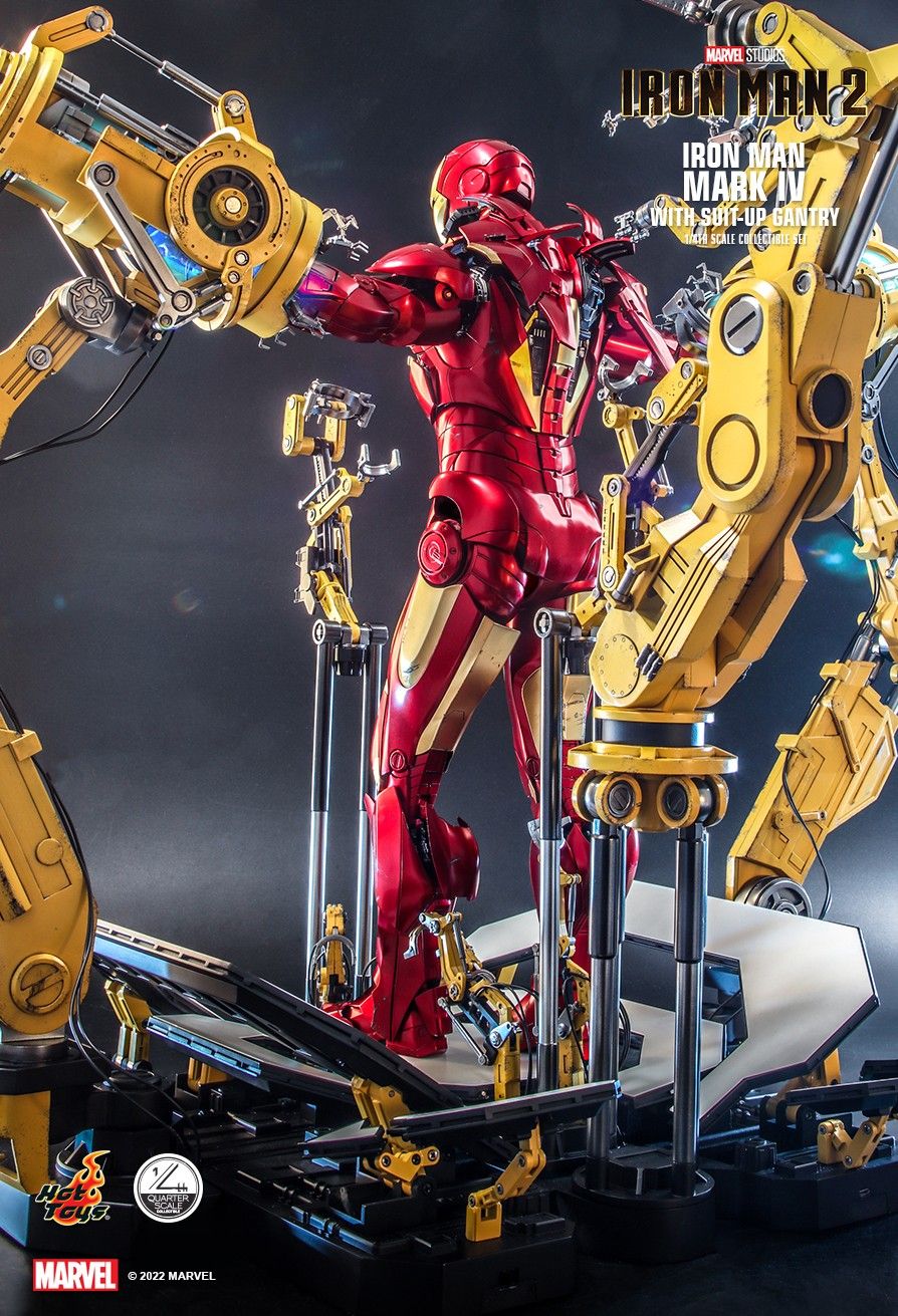 Hot Toys Iron Man 2 Iron Man Mark IV With Suit-Up Gantry