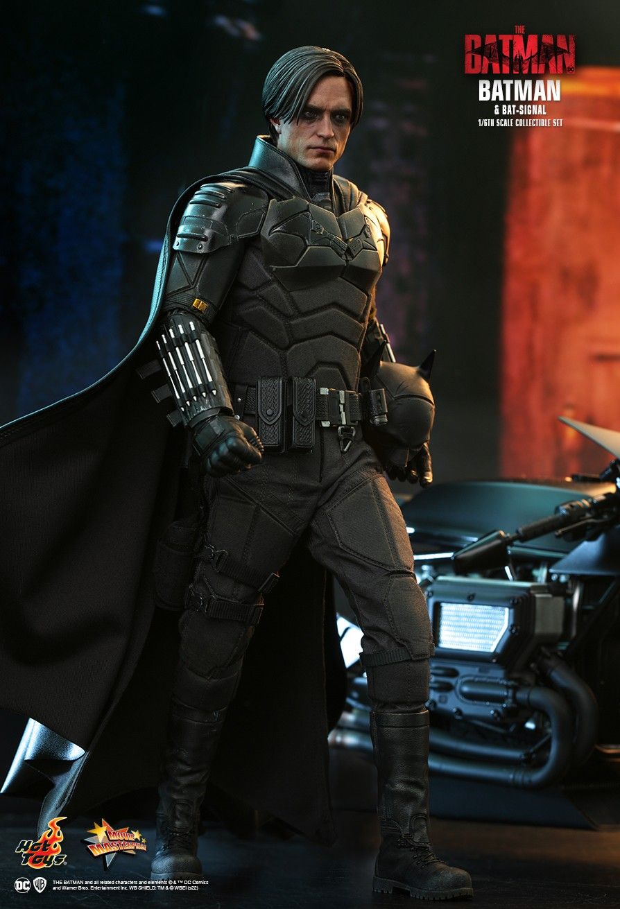 Hot Toys The Batman Batman and Bat Signal