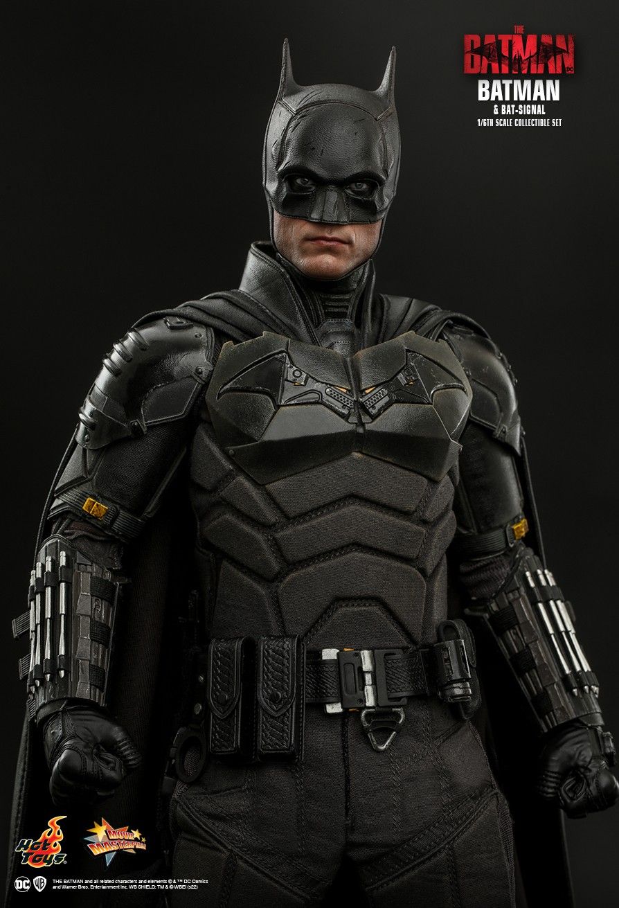 Hot Toys The Batman Batman and Bat Signal