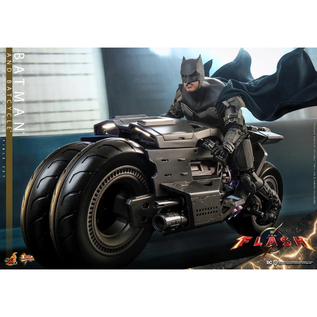 Sideshow DC Hot Toys Batcycle Flash 
