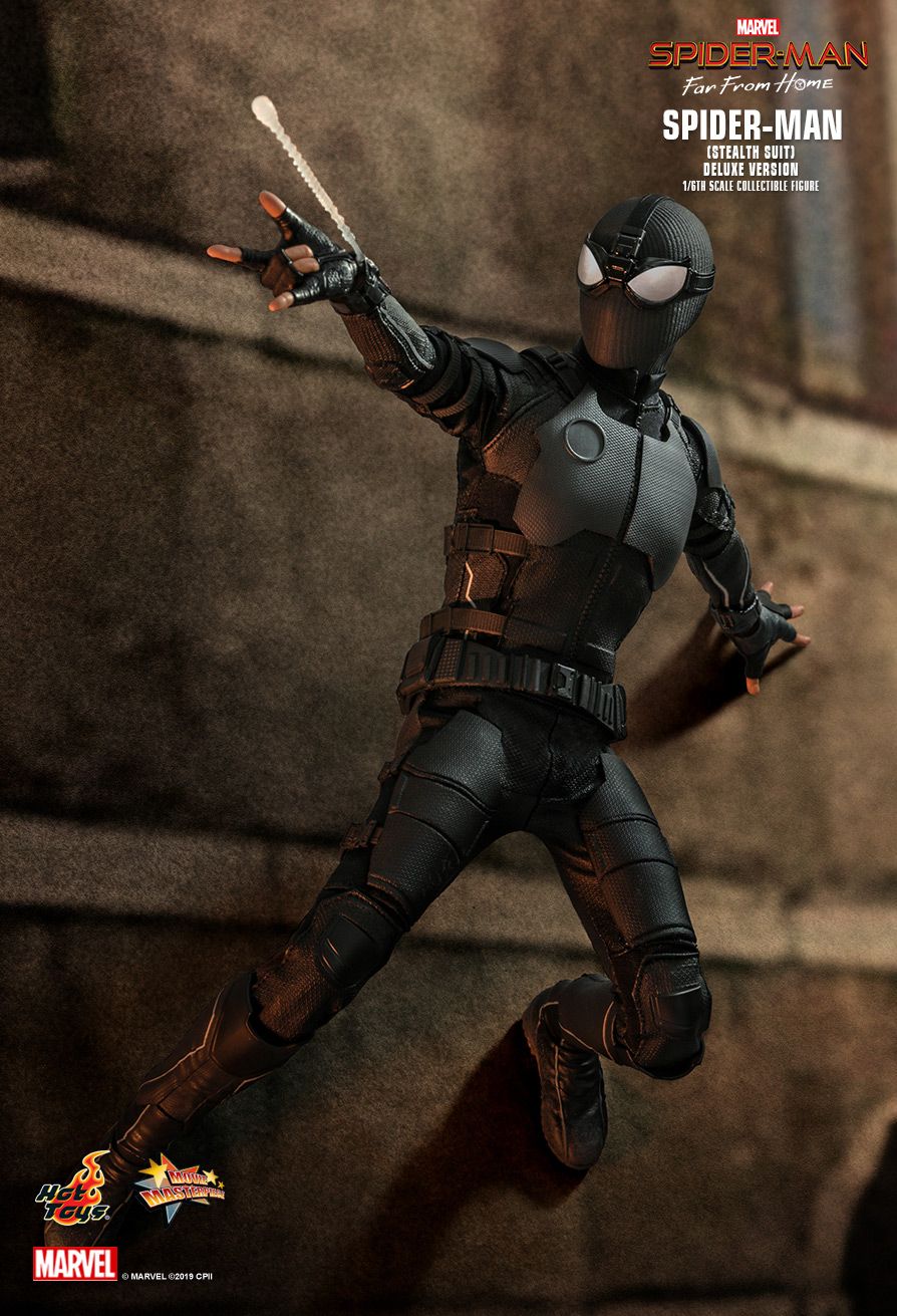 Hot Toys Far From Home Spider-Man (Stealth Suit) Deluxe Version